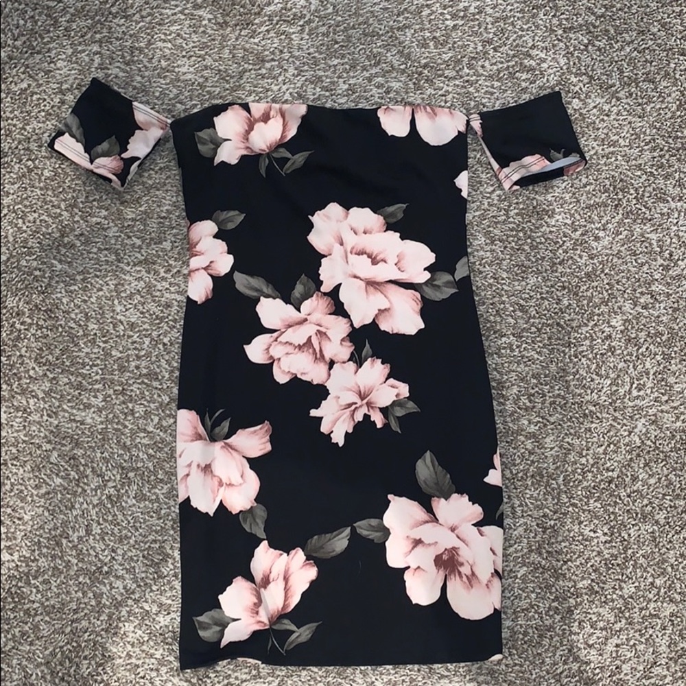 Etiquette flowered off-the-shoulder dress